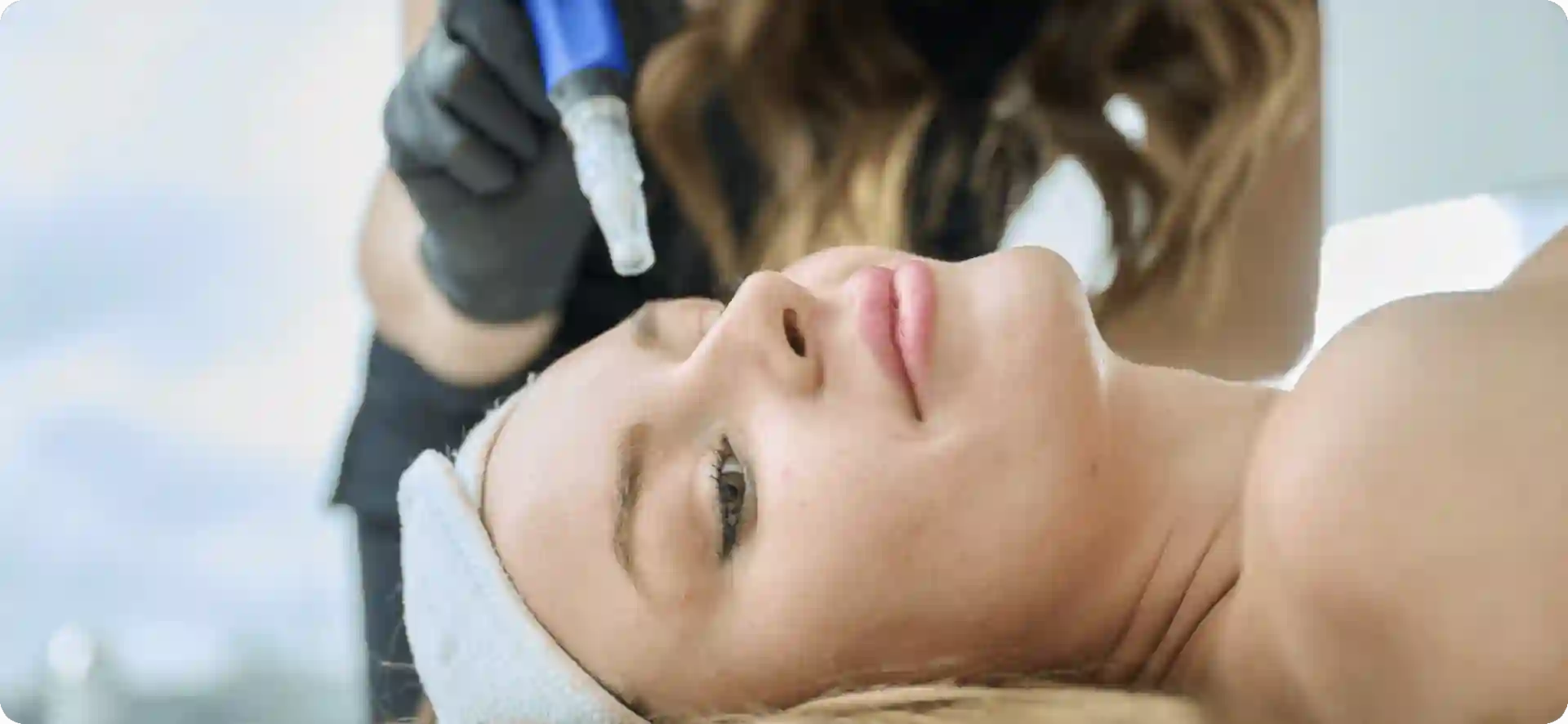 How Do Microneedles Trigger New Collagen and Elastin in Loose Skin Cumbernauld?